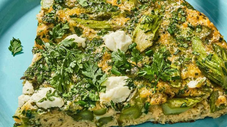 Frittata d’asperges aux herbes fraîches et fromage de chèvre